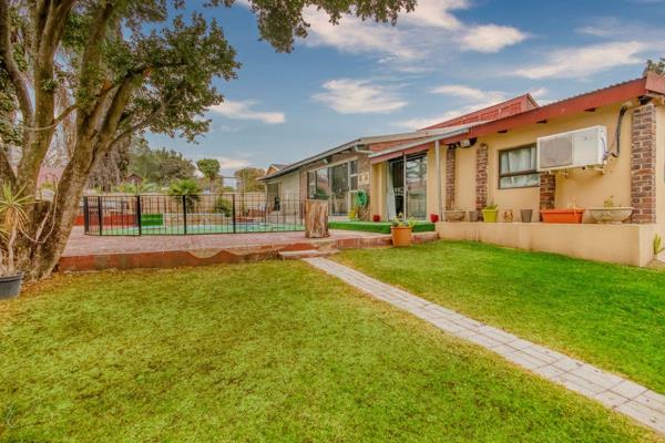 Wendywood- Spacious family home with cottages in boomed enclosure! 
North facing, spacious low maintenance facebrick home looking for a ...