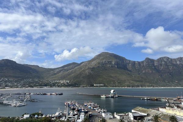 Unique upstairs unfurnished apartment-styled home with stunning views of Chapmans Peak. Easy access to the Hout Bay Harbour and market ...