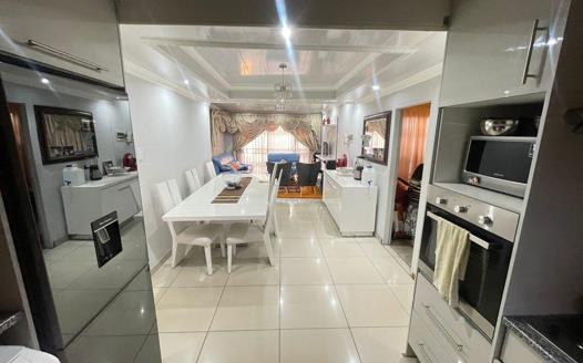 3 Bedroom House for sale in Masada