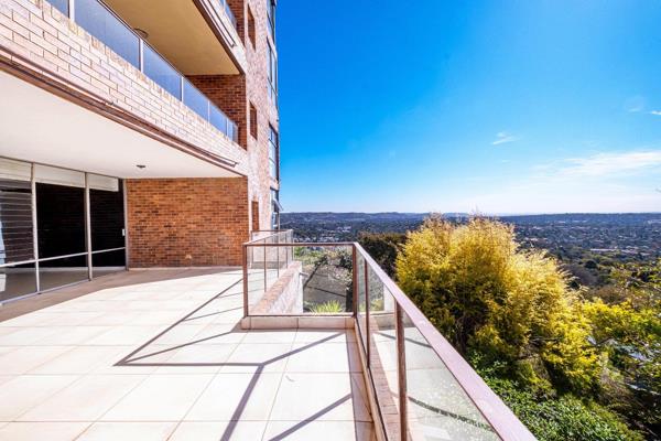 This expansive apartment, perched on Northcliff Hill, boasts breathtaking, unobstructed views and offers a generous 185 square meters ...