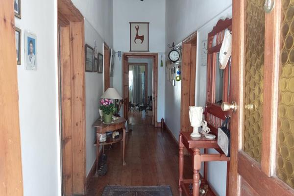 Charming Cottage in Graaff-Reinet&#39;s Horseshoe Area

Welcome to this delightful ...