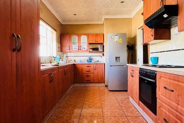 Discover your dream home! This charming three-bedroom house features a spacious, neat kitchen perfect for family meals. The bedrooms ...