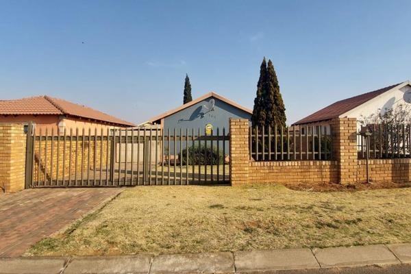 Spacious 2 Bedroom house for sale in Leachville Ext 2

Lovely 2 bedroom home available immediately

2 Bedrooms with Built-in ...