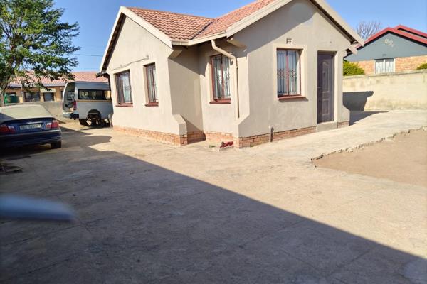 House for sale in Madiba Park
Be the first to view and sign.
Three bedroom home, with 2 bathrooms, living area, kitchen and 1 ...