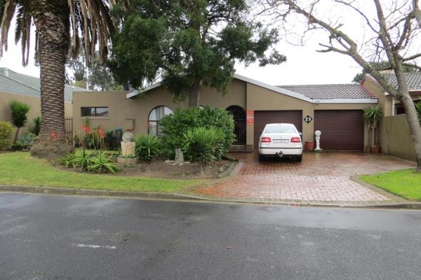 This lovely spacious 3-bedroom home with family bathroom and main en-suite, offers a ...