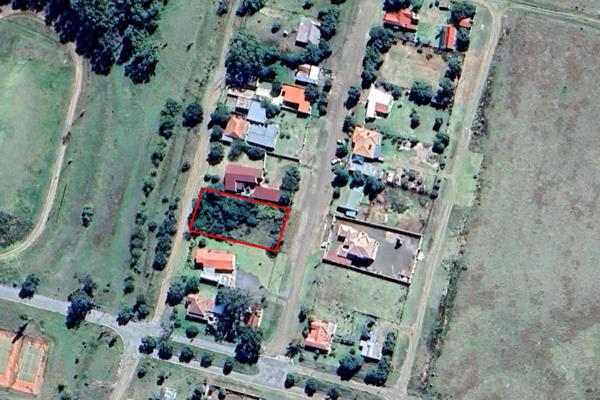 This beautiful vacant land has so much potential!  It is 1749m2 with a borehole.  It is located opposite of Winburg Rugby Field.  ...