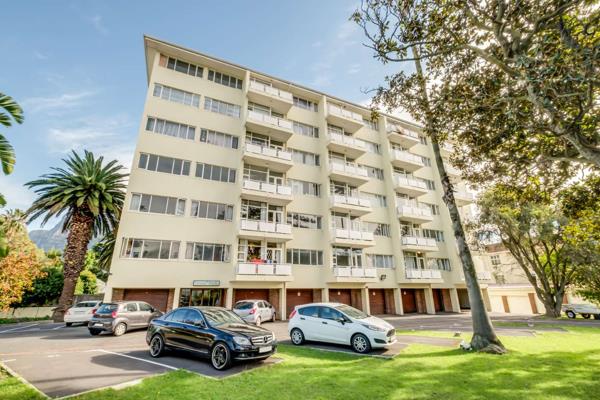 *Exclusive Mandate*

Discover your new home or investment property in the heart of Rondebosch, a vibrant and sought-after neighborhood. ...