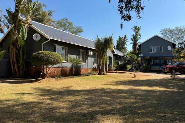 Beautiful well maintained family home with an outside entertainment area and built in braai, situated in a boomed area in Noordwyk with ...