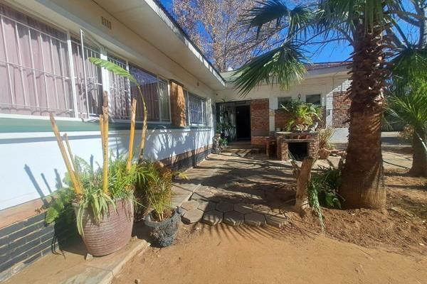 **Charming 3-Bedroom House with Flatlet and Servants&#39; Quarters (secondary flatlet)**

Discover the perfect blend of residential ...