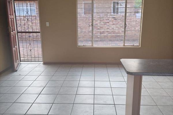 2 Bedroom Townhouse to Rent in Bergsig

2 Bedroom Townhouse with a private garden, Free Limited Wi-Fi. Quiet area and secured complex. ...