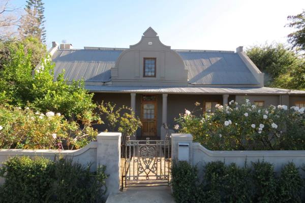 This historic Cape Dutch home sits on two erven of prime land in one of Prince Albert’s ...