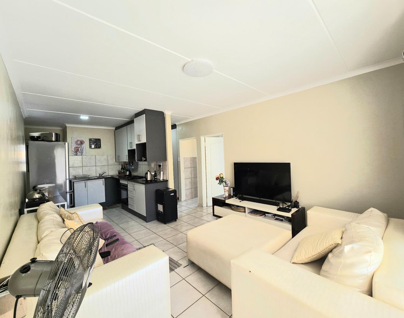 3 Bedroom Townhouse for sale in Rynfield AH - P24-114785738