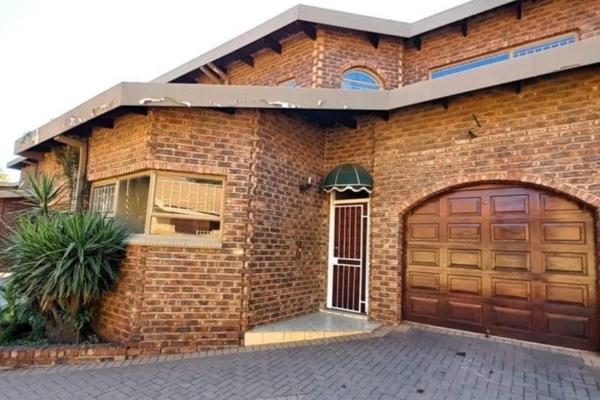 This duplex Townhouse is close to the CBD in a well managed complex.

The kitchen is spacious and neat.
Spacious sitting/dining room ...