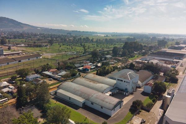 This industrial property, located just off Jan van Riebeeck Drive in the thriving Dal ...