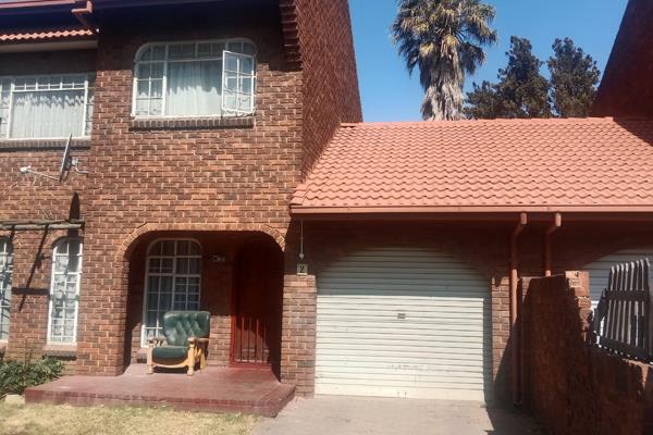 Welcome to this charming two-bedroom, 1.5-bathroom home nestled in the sought-after neighborhood of Boksburg South. Ideal for families ...