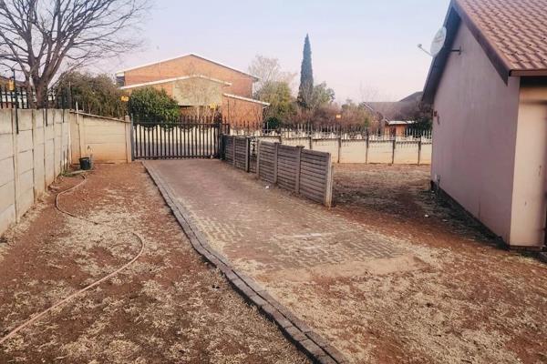 This two-bedroom, one-bathroom cottage in Rensburg is available for rent and is ideal ...