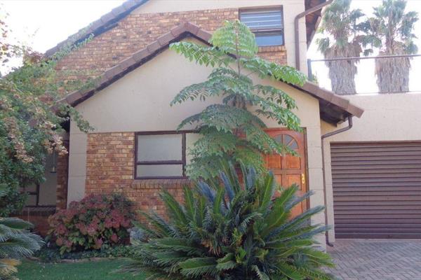 Great cluster in Glen Marais near OR Tambo airport and R21 highway to Pretoria. This property offers 3 spacious bedrooms main bedroom ...