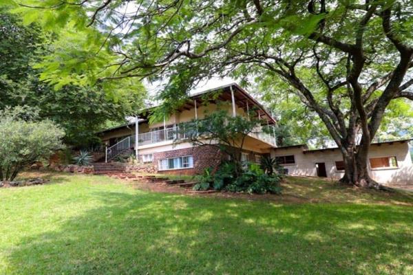 This well-maintained farm is for sale, situated only 10km from Nelspruit just off the N4, 5km dirt road.

It offers you the following: ...