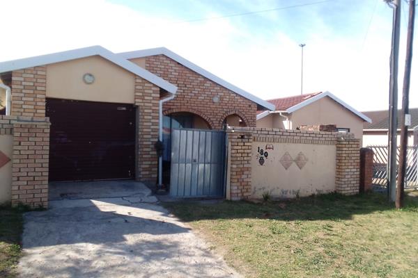 3 bedrooms
Garage
2 bathrooms
kitchen
dinning
lounge