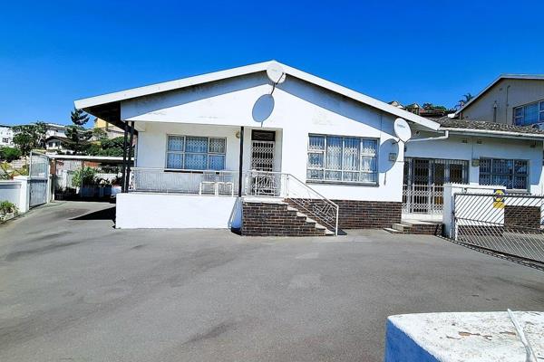 TEAM SHANE PROPERTIES | Beautiful level property in Reservoir Hills currently generating R17,000 rental income.

Main house - 3 ...