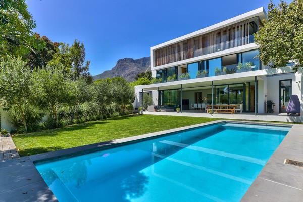 Stylish and spacious, this beautiful Higgovale villa has Table Mountain as a backdrop ...