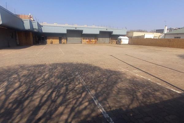 Located centrally in Boksburg, this prime facility boasts roughly 1,000 square meters of flexible warehouse and office space, along ...