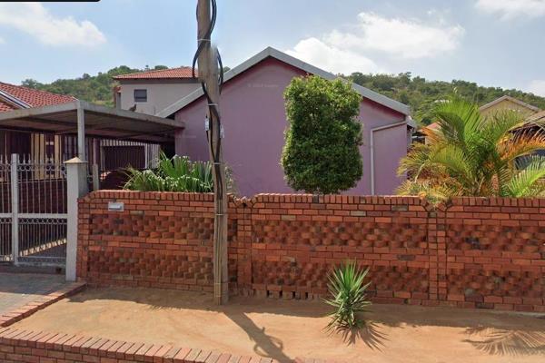 Get ready to fall in love with this 3 bedroom 1 bathroom home situated in block m Soshanguve. The kitchen which leads to the lounge and ...