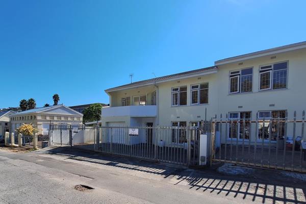 Charming Duplex in Knysna Central – Ideal for Living or Investment
Nestled in the heart of Knysna Central, this older 3-bedroom ...