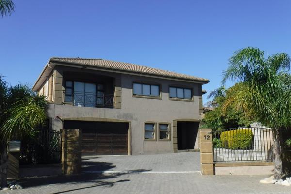 Modern Spacious Home In Prime Area

5 bedrooms, 3 bathrooms, kitchen, scullery, family ...