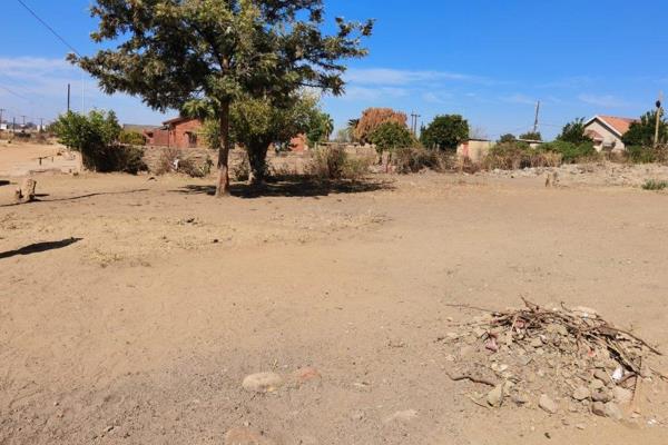 This vacant lot spans 910m2 and offers excellent potential for development into a charming family home. 
Additionally, it presents an ...