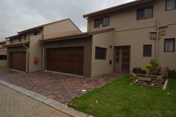 This stunning 2 storey unit is located in a secure complex within Wilgeheuwel, Johannesburg. 3 good size bedrooms and 2 bathrooms, MES ...