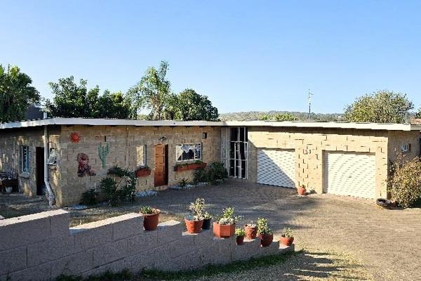 Charming Rustic Retreat with Vintage Flair
Uncover the charm of this hidden gem, a beautifully rustic home that seamlessly blends ...