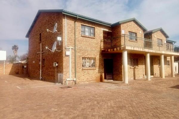 This open plan lounge, dinning area, kitchen,unit is just priced to sell with it&#39;s
Balcony view 
2 x bedrooms
1 x bathroom 
1 x ...