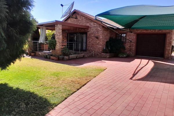 BEAUTIFUL AND SPACIOUS 3 BEDROOM &amp; 2 BATHROOM DUET IN RIETFONTEIN OFFERS:
Low maintenance property
 - 3 bedrooms
 - 2 ...