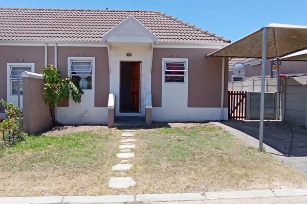 Welcome to this cozy 2-bedroom townhouse in desirable Pinotage Villas, located in the ...