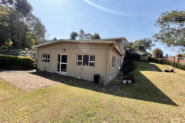 This cosy garden cottage is located in the heart of Chase Valley heights.
The fully tiled cottage offers an open-plan kitchen and ...