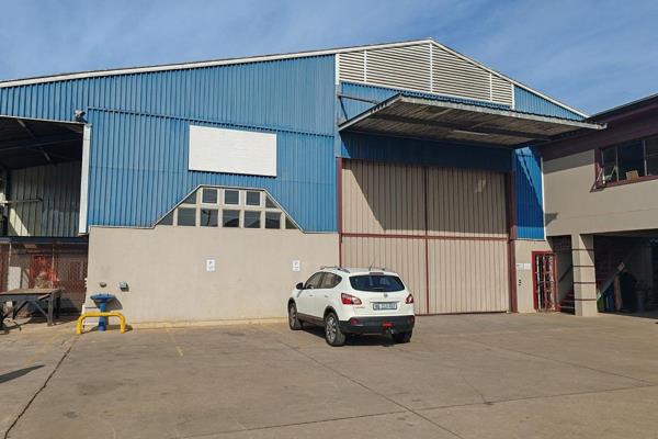 This very neat warehouse/factory offers the following features:
- 1 x large roller shutter door
- height of approx 6m
- 5 ton ...