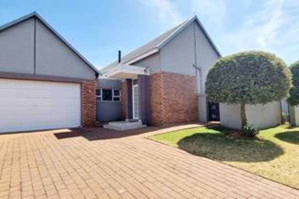 3 Bedroom home in the Prestigious Midstream Ridge Estate offering 3 bedrooms, 4 bathrooms, kitchen, scullery, lounge, dining room ...