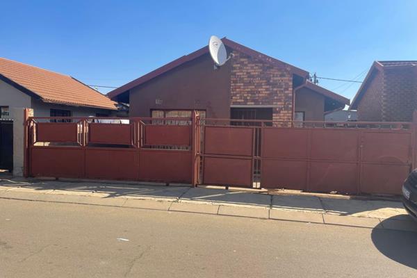 Neat home consisting of 2 spacious bedrooms, a massive lounge, neat and large kitchen, neat bathroom, fully walled and an access ...