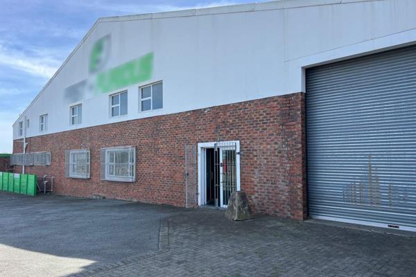 Perfect for a distribution / courier / logistics business having 3 dock loading stations. Warehouse measuring 1304m&#178; with 4 ...