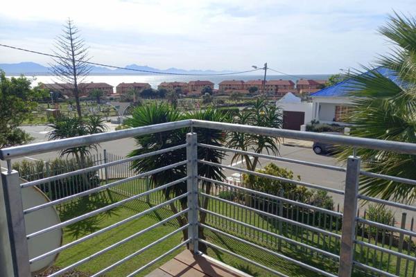 Long-term rental.  Not pet friendly.
Available:  1 February 2025

Here is an opportunity to live at the Point in Mossel Bay - walking ...