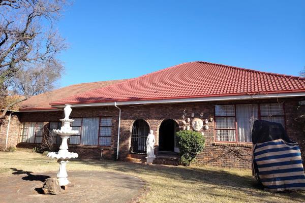 Experience peaceful living in this stunning Bushveld environment, just a mere 30-minute drive from Pretoria. This 8-hectare property ...