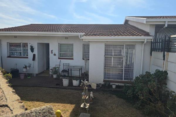 This property offers you 3 bedrooms and 2 bathrooms
A Kitchen with ample cupboard space
Open plan dining and lounge area
Single ...