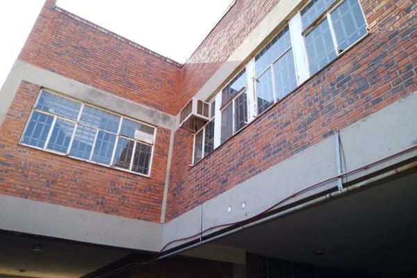 This is an ideal office building for business rentals situated in one of the busiest roads in Central Benoni. The building consists of ...