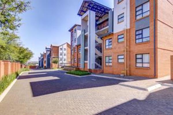 3 BEDROOM 2 BATHROOM APARTMENT - URBAN LIVING IN JOHANNESBURG

Founders Hill Crescent, an Estate to visit! Beautiful and secure with ...