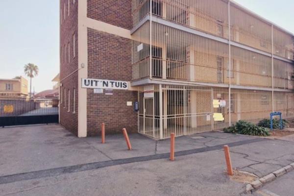 2nd Floor Unit For Sale

This lock up and go second floor apartment is perfect for everyday use and is situated in the ...