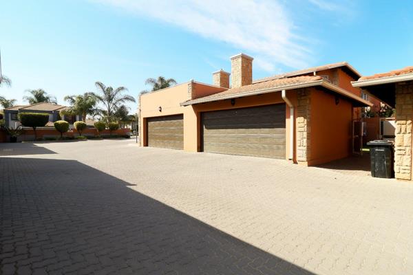 Nestled in the heart of Glen Marais, this stunning 3-bedroom, 2-bathroom townhouse ...