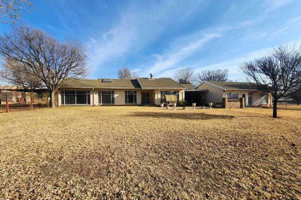 Discover a tranquil haven just on the outskirts of Benoni with this breathtaking smallholding, now available for sale. This stunning ...