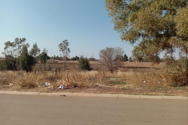 This vacant land is located in Randfontein and only selling for R300 000.
There are two stands next to each other for sale - no 40 and ...