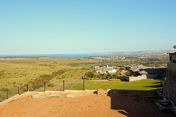 Imagine designing your dream villa on a piece of pristine vacant land nestled in the heart of Hartenbos, where panoramic ocean views ...